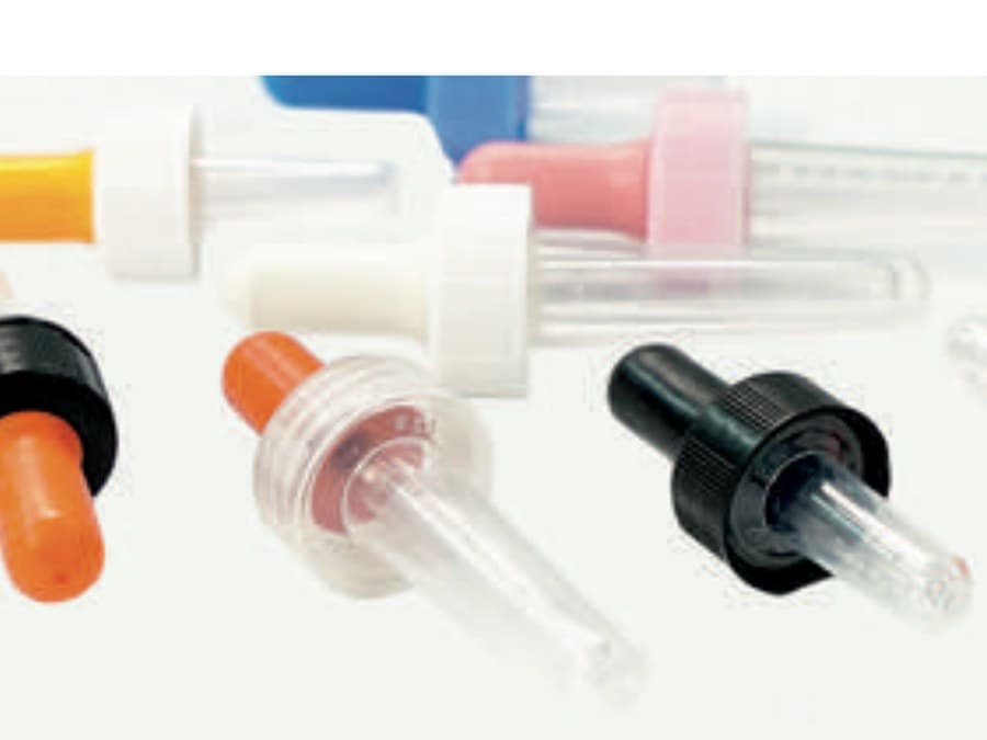 Oral dropper assemblies with graduated pipettes and coloured teats